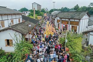 记者：为弥补前任哈维尔的短板，海港有针对性地选了穆斯卡特